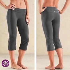 Athleta Grey Kick Booty Wide Leg Capri Crop Pant Size XXS In Excellent Condition